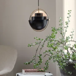 GUBI Hängeleuchte Multi-Lite, Ø 36 cm, chrom/schwarz
