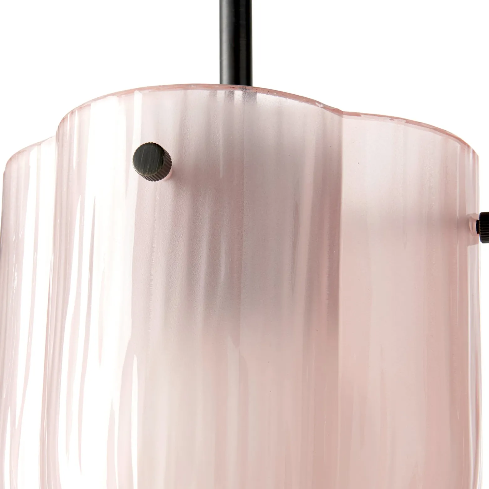 GUBI Hängeleuchte Seine, Messing antik, Glas korallenrosa