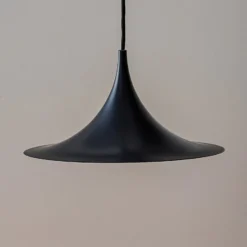 GUBI Hängeleuchte Semi, Ø 30 cm, schwarz