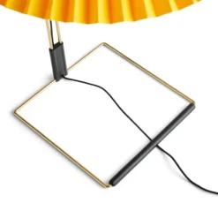 Hay LED-Tischlampe Matin, gelb/messing, Höhe 38 cm