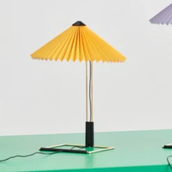 Hay LED-Tischlampe Matin, gelb/messing, Höhe 38 cm
