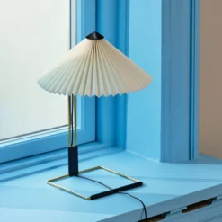 Hay LED-Tischlampe Matin, weiß/messing, Höhe 38 cm