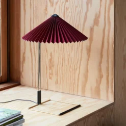 HAY Matin 380 LED-Tischleuchte Plissee, oxidrot