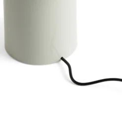 HAY Pao Portable LED-Tischleuchte mit Akku grau