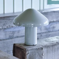 HAY Pao Portable LED-Tischleuchte mit Akku grau