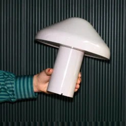 HAY Pao Portable LED-Tischleuchte mit Akku grau