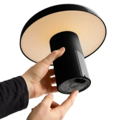 HAY Pao Portable LED-Tischleuchte mit Akku schwarz