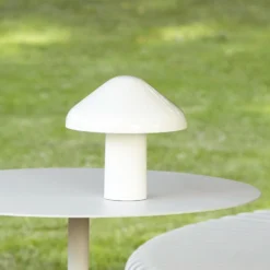 HAY Pao Portable LED-Tischleuchte mit Akku weiß