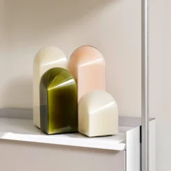 HAY Parade LED-Tischleuchte moosgrün Höhe 24 cm