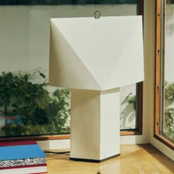 HAY Tischleuchte Aplat, Höhe 66 cm, weiß, Seidenpapier, E27