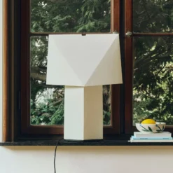 HAY Tischleuchte Aplat, Höhe 44 cm, weiß, Seidenpapier, E14