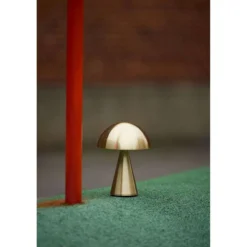 HÜBSCH LED-Akku-Tischleuchte Mush, messing, IP44 dimmbar