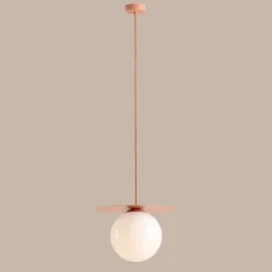 Hängelampe Loop Coral L, korallenrot, Glaskugel opal, Metall