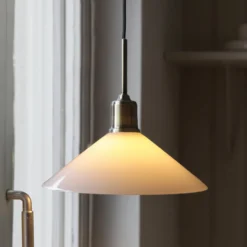 Hängelampe Vela, weiß/altmessing, Glas/Eisen Ø 25 cm Stecker
