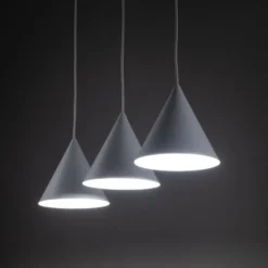 Hängeleuchte Cono, dreiflammig, linear, Länge 75 cm, weiß