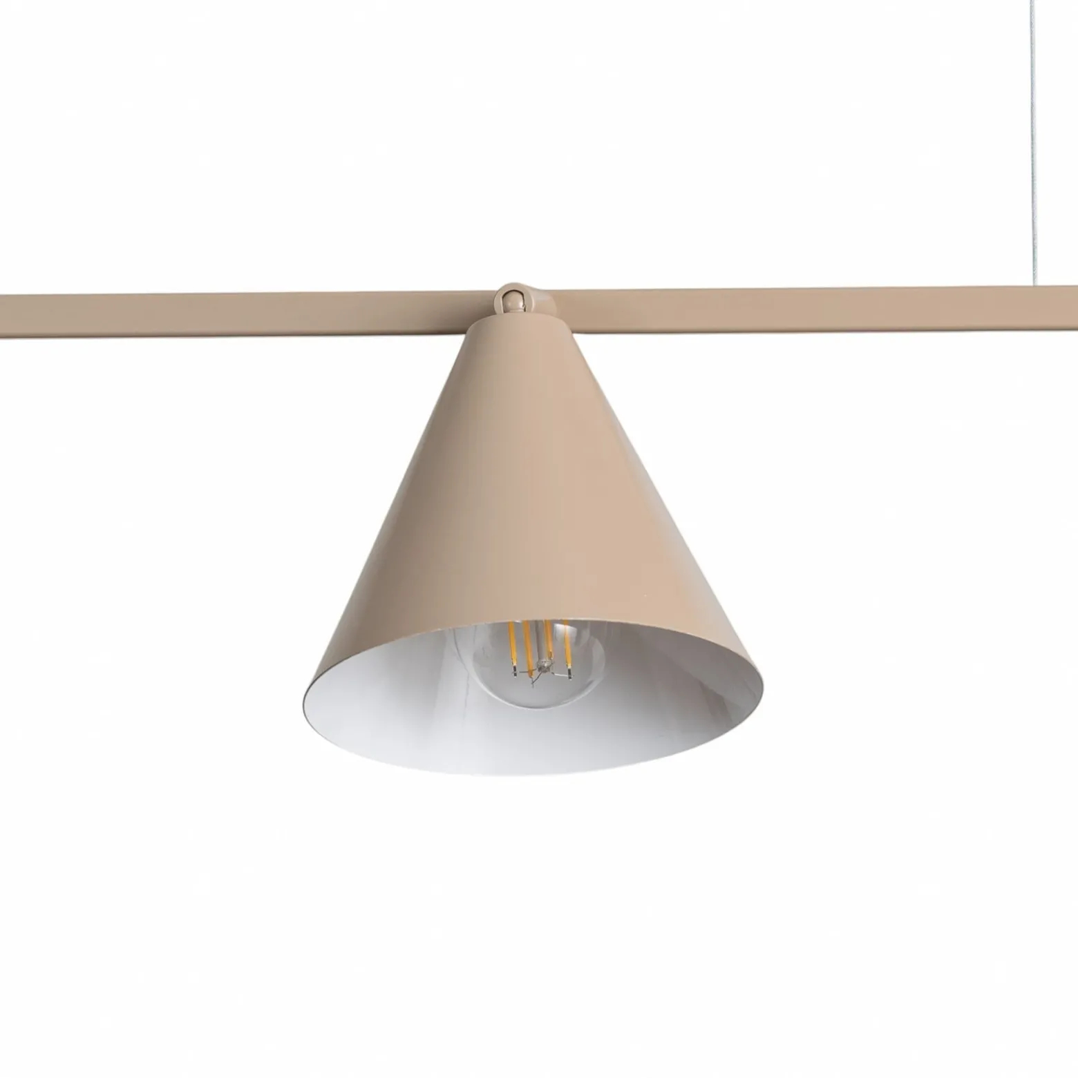 Hängeleuchte Form 4, beige, Metall, 4-flammig, Kegel, E27