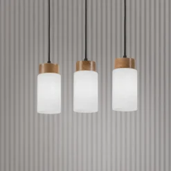 Hängeleuchte Markus, Opalglas/Eichenholz, Länge 60 cm 3-flg.