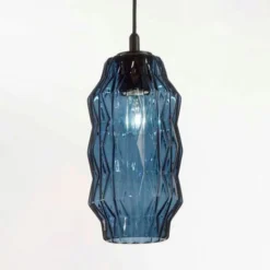 Hängeleuchte Origami aus Glas, blau