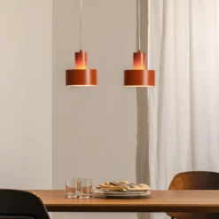 Hängeleuchte Rif 2, ziegelrot, 2-flammig, linear, Stahl