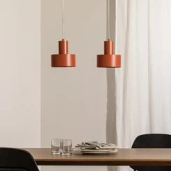 Hängeleuchte Rif 2, ziegelrot, 2-flammig, linear, Stahl