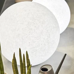 Ideal Lux Erdspießleuchte Doris, weiß, Kunststoff, Ø 78 cm