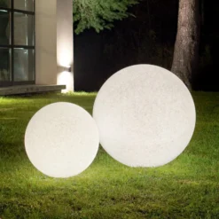 Ideal Lux Erdspießleuchte Doris, weiß, Kunststoff, Ø 78 cm