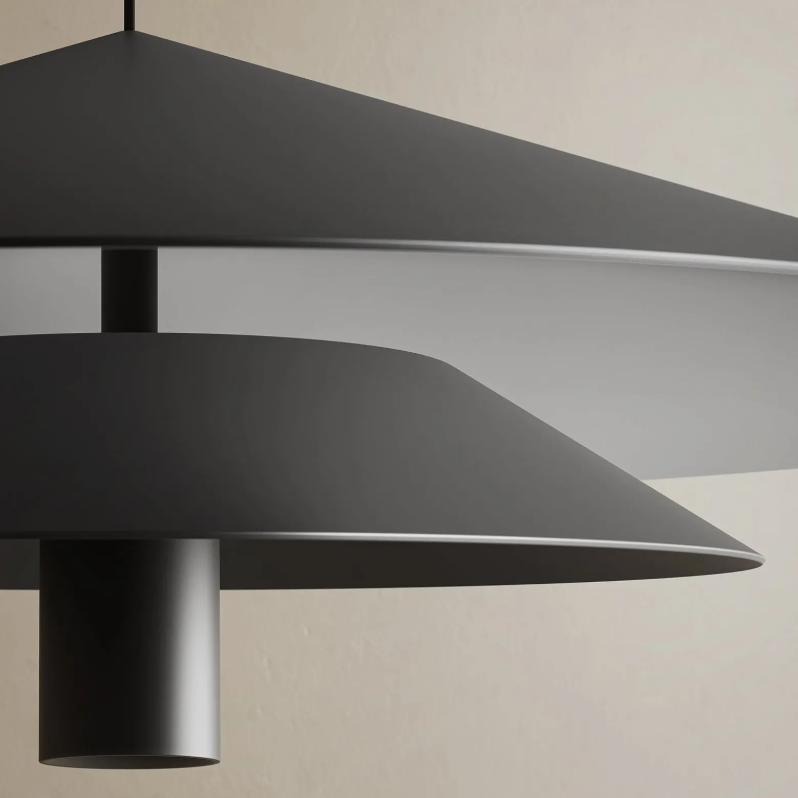 Karman LED-Hängeleuchte ASSO, schwarz, Metall, Ø 42 cm