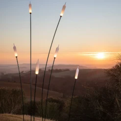 Karman Nilo LED-Erdspießleuchte, Höhe 150 cm