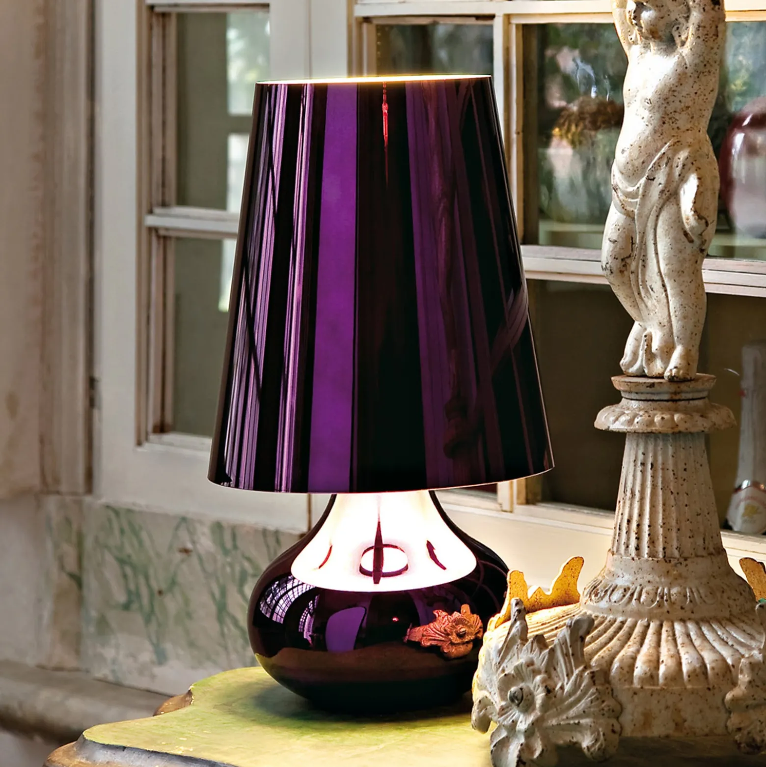 Kartell Cindy LED-Tischleuchte, violett metallic