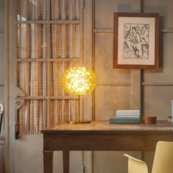 Kartell Planet LED-Tischlampe mit Fuß, gelb