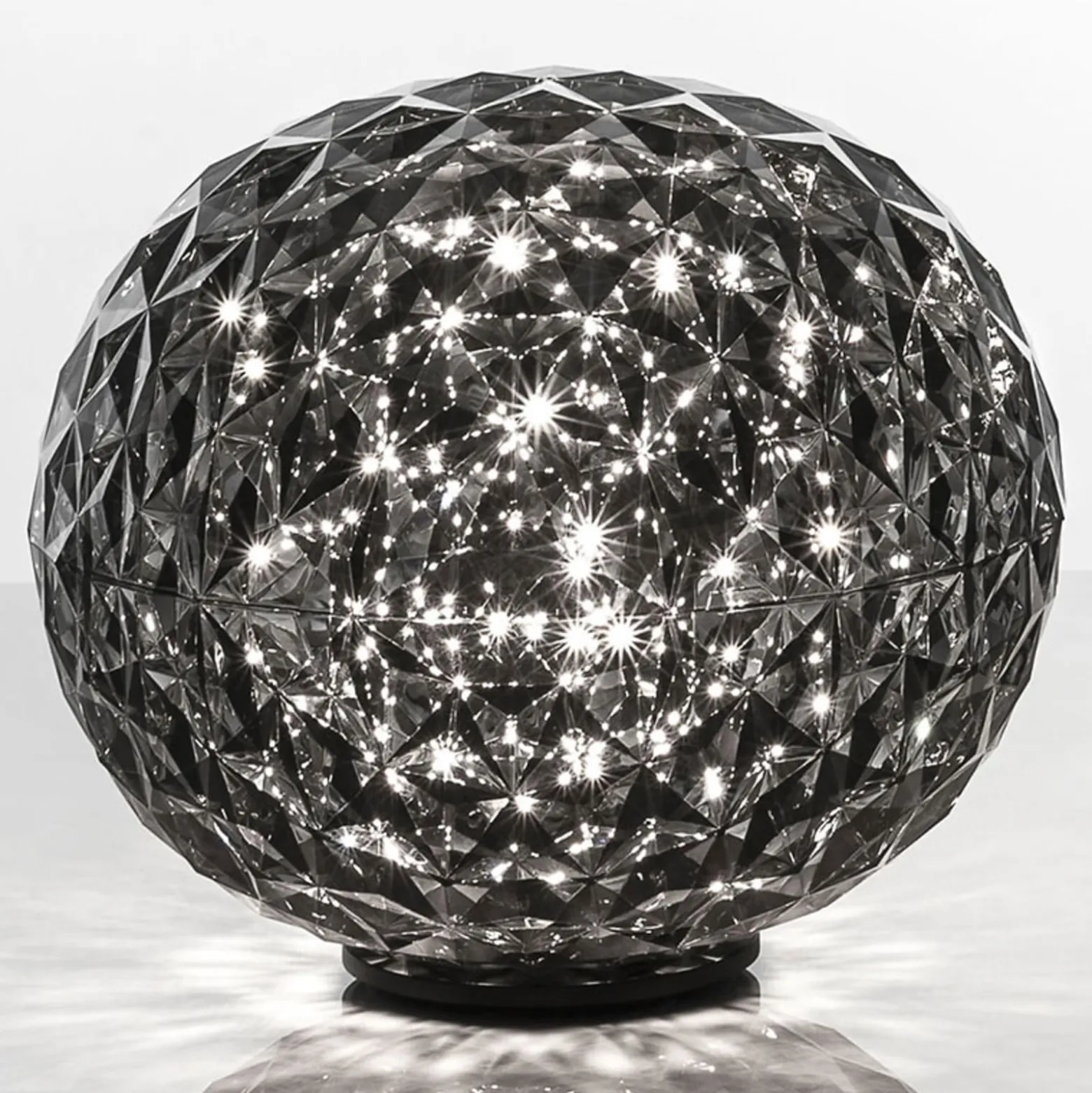 Kartell Planet LED-Tischleuchte Kugel, rauchgrau