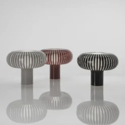Kartell Tischleuchte Teresa, burgunderrot, Ø 50 cm, PMMA