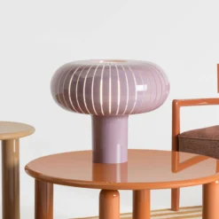 Kartell Tischleuchte Teresa Special Edition, malve, Ø50cm