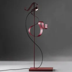Knikerboker Curve LED-Tischleuchte, rot