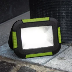 LED-Akku-Außenstrahler 850946, schwarz/grün, Länge 16 cm