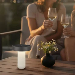 LED-Akku-Solar-Tischlampe Poga, altweiß/anthrazit, IP44