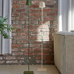 LED-Akku-Stehlampe Nuindie IP54 120 cm rund USB-C tannengrün