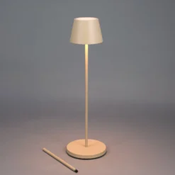 LED-Akku-Stehlampe Pomezia, sandfarben, 124 cm, IP54, USB