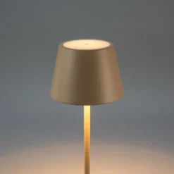 LED-Akku-Stehlampe Pomezia, sandfarben, 124 cm, IP54, USB