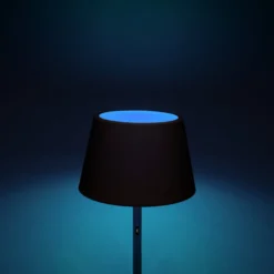LED-Akku-Stehlampe Pomezia, schwarz, 150 cm, IP54, USB