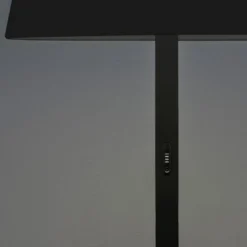 LED-Akku-Stehlampe Pomezia, schwarz, 150 cm, IP54, USB