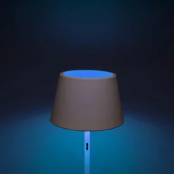 LED-Akku-Stehlampe Pomezia, weiß, 150 cm, IP54, USB