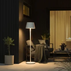LED-Akku-Stehlampe Pomezia, weiß, 150 cm, IP54, USB