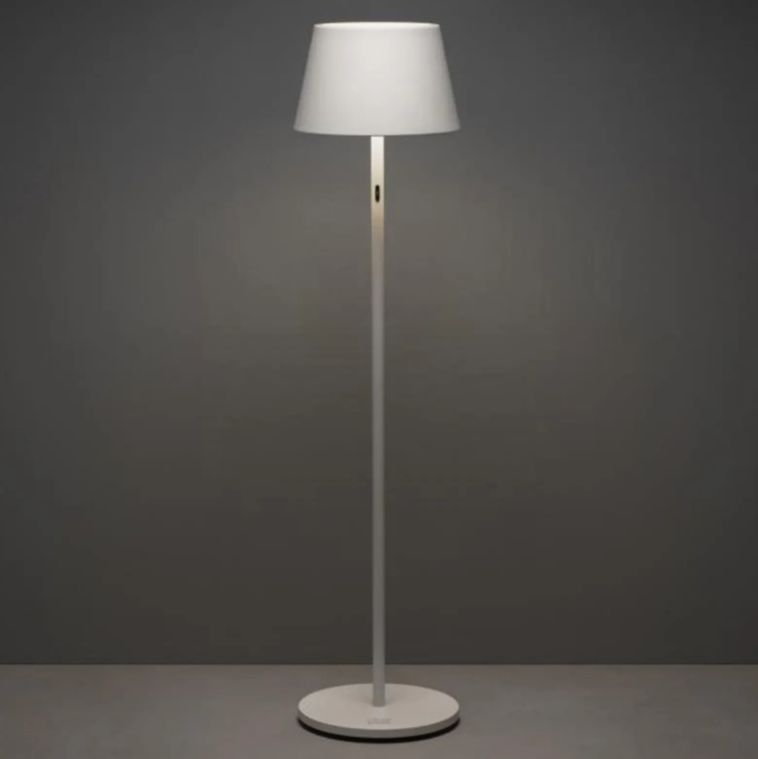 LED-Akku-Stehlampe Pomezia, weiß, 150 cm, IP54, USB
