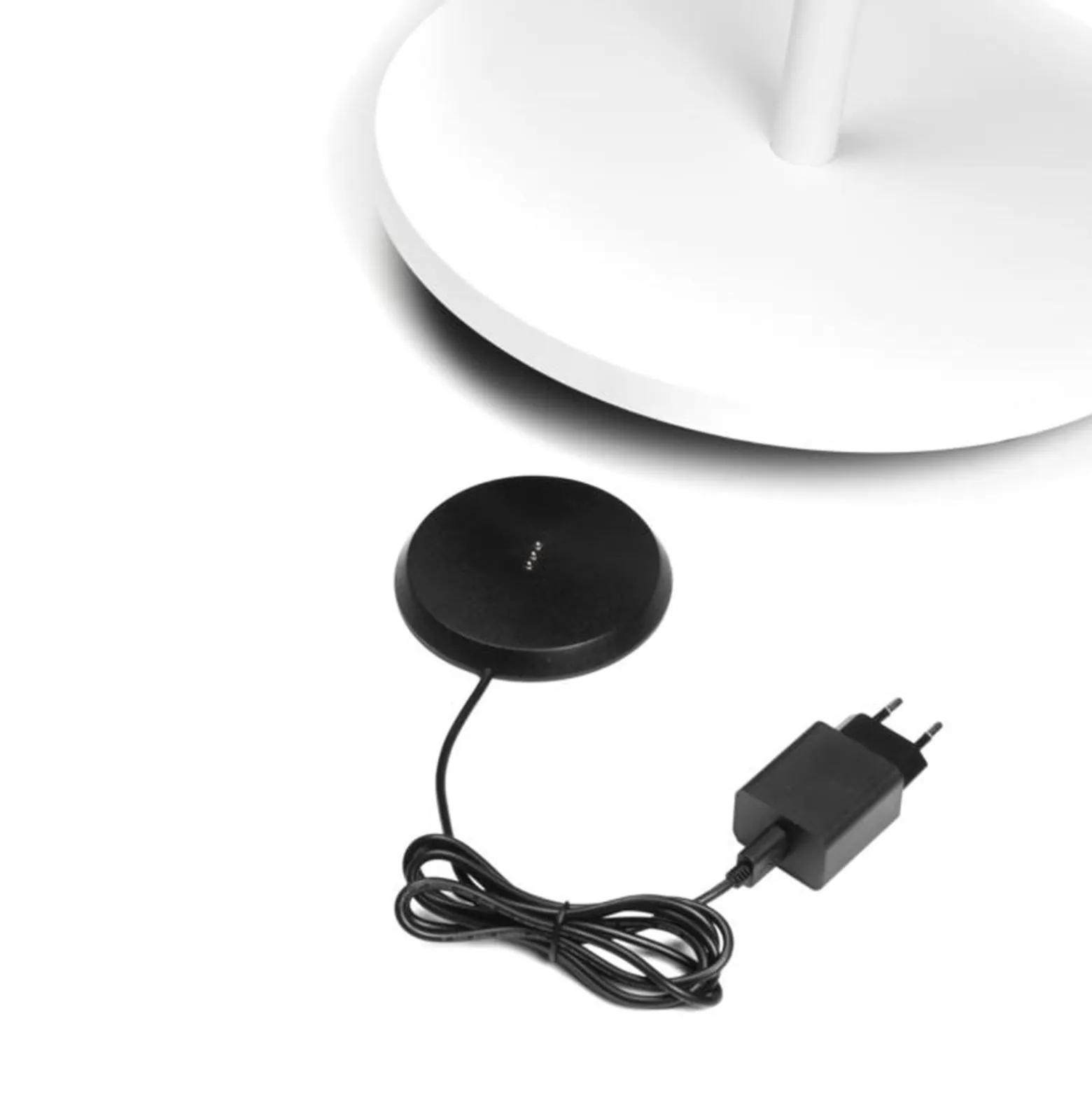 LED-Akku-Stehlampe Pomezia, weiß, 150 cm, IP54, USB
