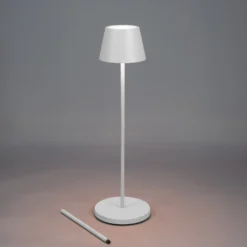 LED-Akku-Stehlampe Pomezia, weiß, 124 cm, IP54, USB