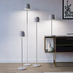 LED-Akku-Terrassenlampe Mannera-L, grau, Höhe 140 cm, Metall