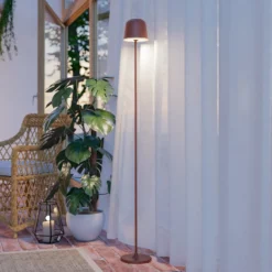 LED-Akku-Terrassenlampe Mannera-L, rostfarben, Höhe 140 cm