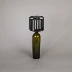 LED-Akku-Tischlampe Bottle, schwarz, Alu, IP54, Dimmer, CCT