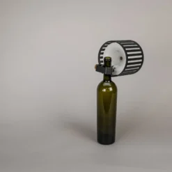 LED-Akku-Tischlampe Bottle, schwarz, Alu, IP54, Dimmer, CCT